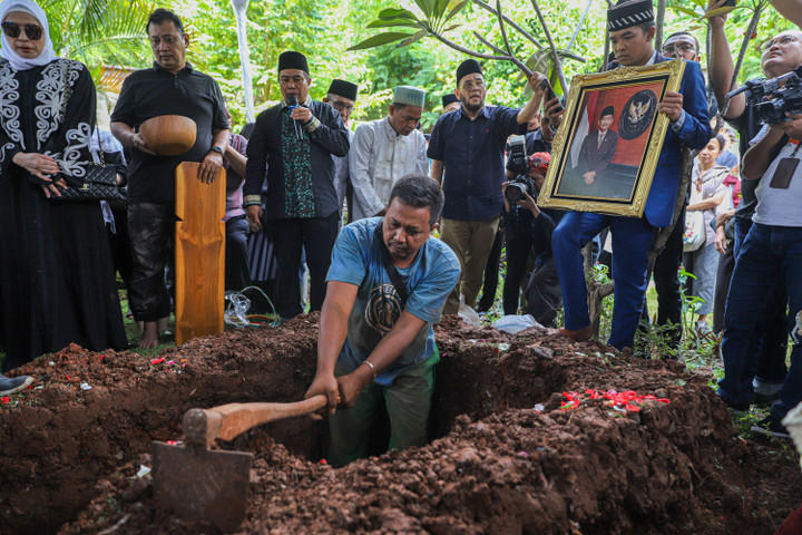 foto pekan ini: pemakaman tanri abeng hingga syl dituntut 12 tahun penjara