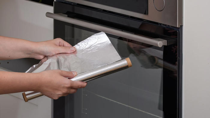 découvrez comment le papier d'aluminium peut vous débarrasser efficacement des mouches dans votre maison