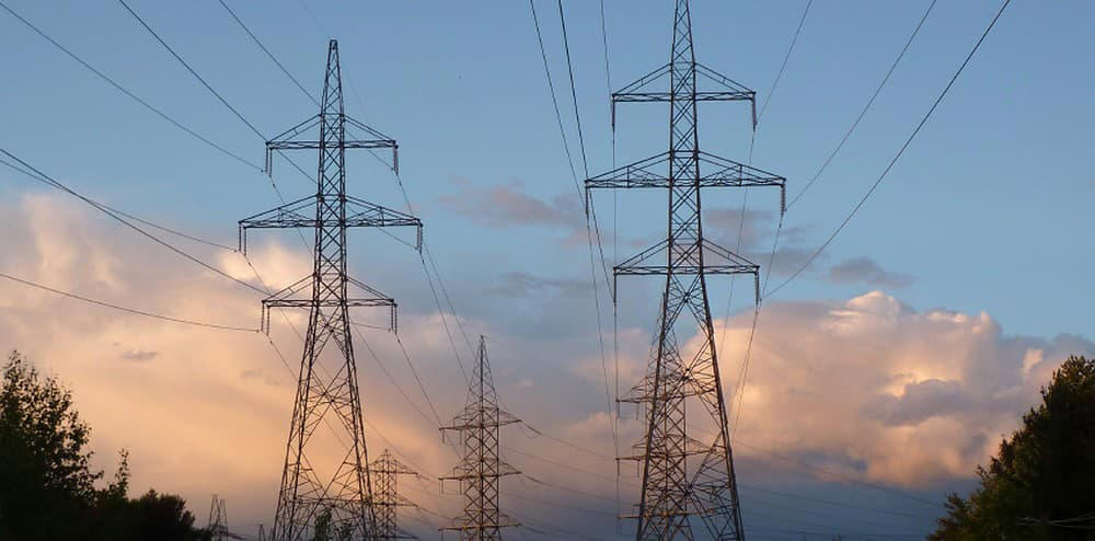bordeaux: 120.000 foyers privés d'électricité toute la matinée, les transports perturbés