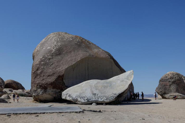 Who's visiting Mojave Desert's Giant Rock? 'Hoodlums,' conservationists, seekers ... aliens?