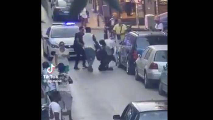 επεισόδιο μεταξύ αλλοδαπών στην κυψέλη: αστυνομικός δέχεται επίθεση - δείτε βίντεο