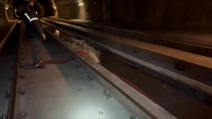 “sigue ingresando agua”: metro extiende cierre de la estación bío bío de línea 6