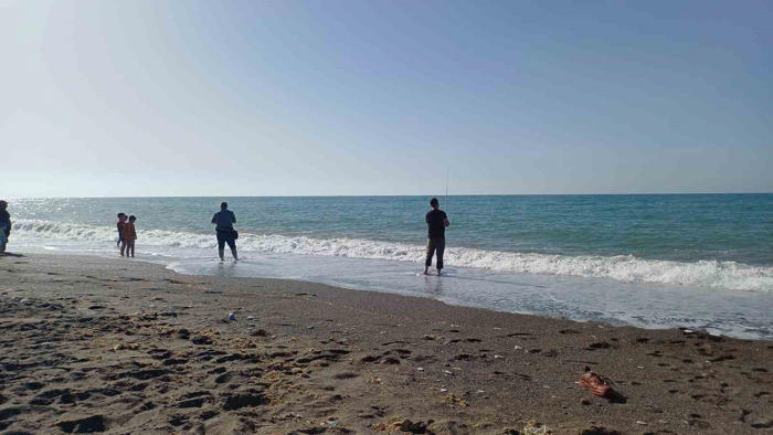 karadeniz’de denize girmek yasaklandı, sahiller balıkçılara kaldı