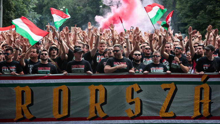 fel, fel skócia ellen! a magyar szurkolók hada másodszor is elindult a stuttgarti stadionhoz