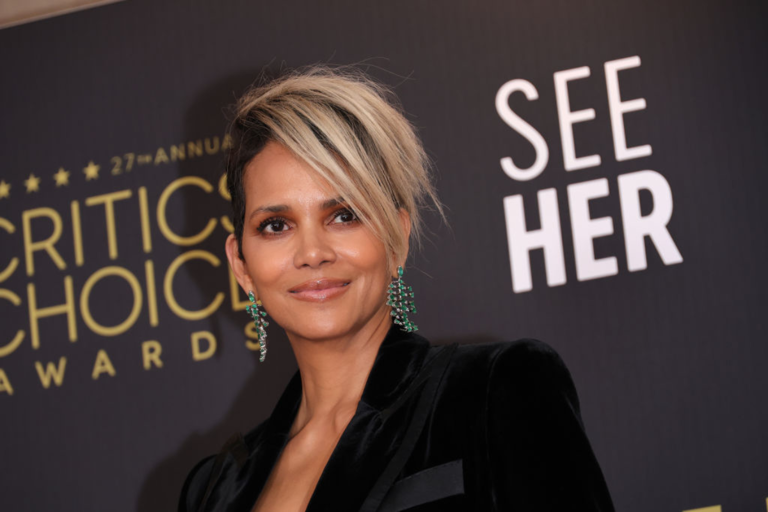 Halle Berry Has ‘Marilyn Monroe Moment' in Stunning Dress