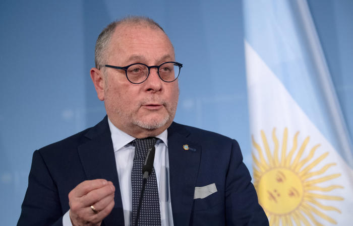 “lo tenemos en agenda”: embajador argentino no descarta posible encuentro en noviembre entre gabriel boric y javier milei