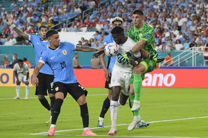 uruguay starts copa america campaign with 3-1 win over panama