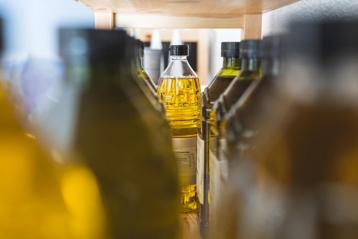 entra en vigor el iva de 0% al aceite de oliva: ¿cuánto costará menos el litro?