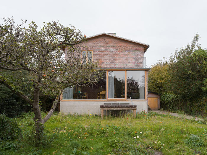 questa casa ristrutturata a copenhagen è una dimora orgogliosamente “in divenire”
