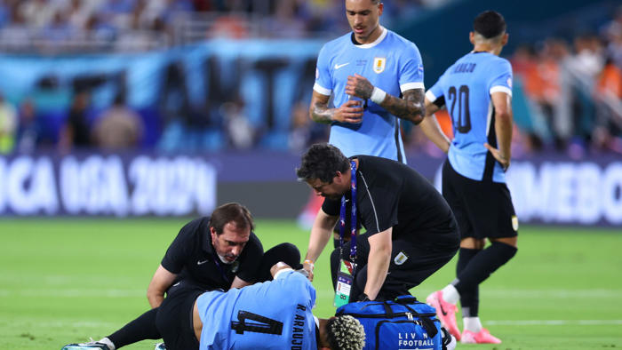 ‘dizzy’ araujo forced off at half-time in uruguay’s copa america clash