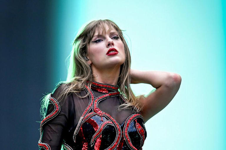 Taylor Swift 'swallowed a bug' whilst performing at Wembley Stadium over the weekend
