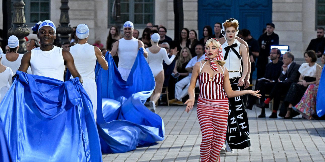 η vogue γιόρτασε τα 100 χρόνια γαλλικής μόδας -ένα μοναδικό σόου στην πλατεία vendome του παρισιού [εικόνες]