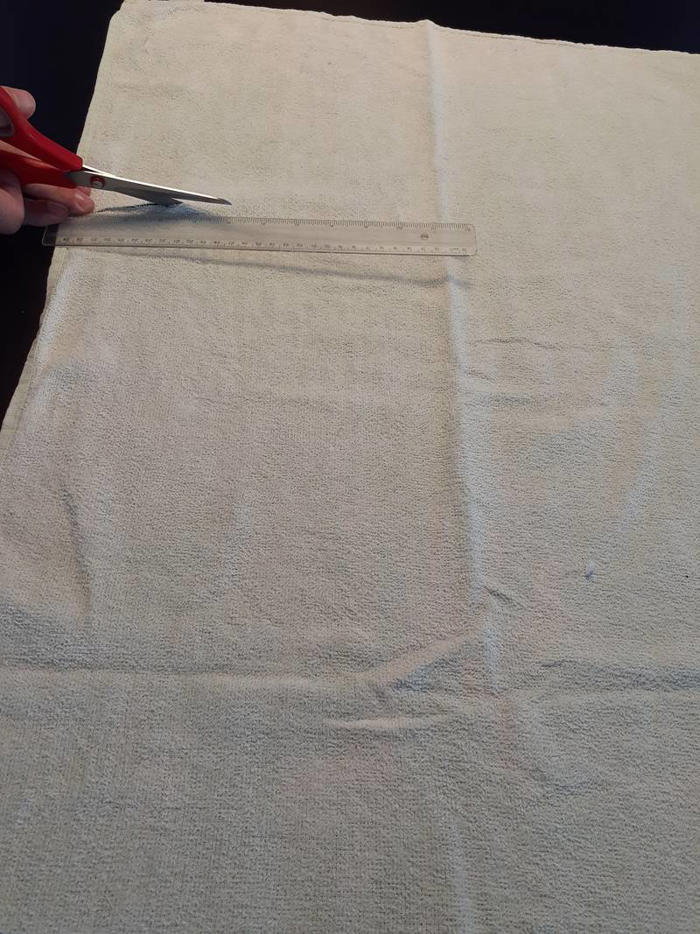 diy-instructies voor het maken van een badmat van oude handdoeken