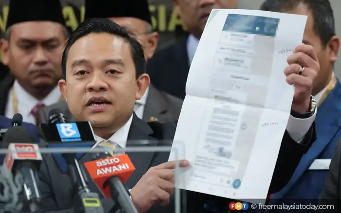 bersatu’s wan saiful shows ‘proof’ of offer to settle court case