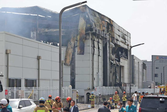 คืบหน้ากู้ภัยพบร่างเหยื่อ “ไฟไหม้โรงงานแบตเตอรี่” ในเกาหลีใต้-พุ่ง 20 ศพ