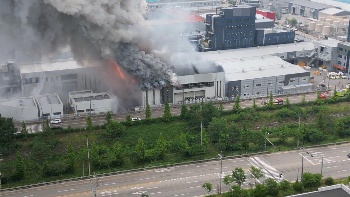 eine tote person – 19 menschen eingeschlossen: grossbrand in südkoreanischer lithiumbatteriefabrik