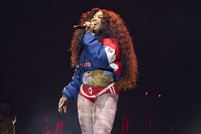 sza gives north west shout-out during concert: ‘hi northie'