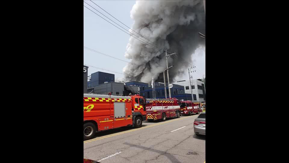 ไฟไหม้โรงงานแบตเตอรี่ในเกาหลีใต้ พบศพผู้เสียชีวิตแล้ว 20 ราย