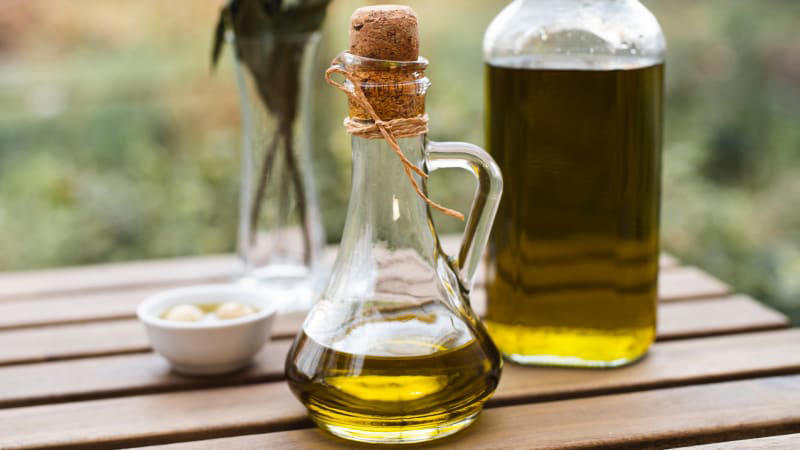 jak poznat skutečně kvalitní olivový olej? seznamte se s nejdůležitějšími faktory