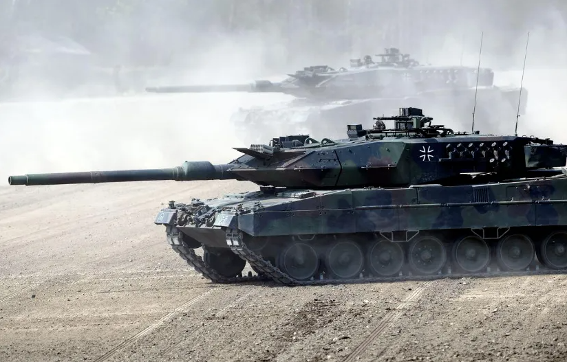 俄烏戰爭「優化」了它! 德新「豹-2」坦克亮相 減重還增反無人機飛彈裝置