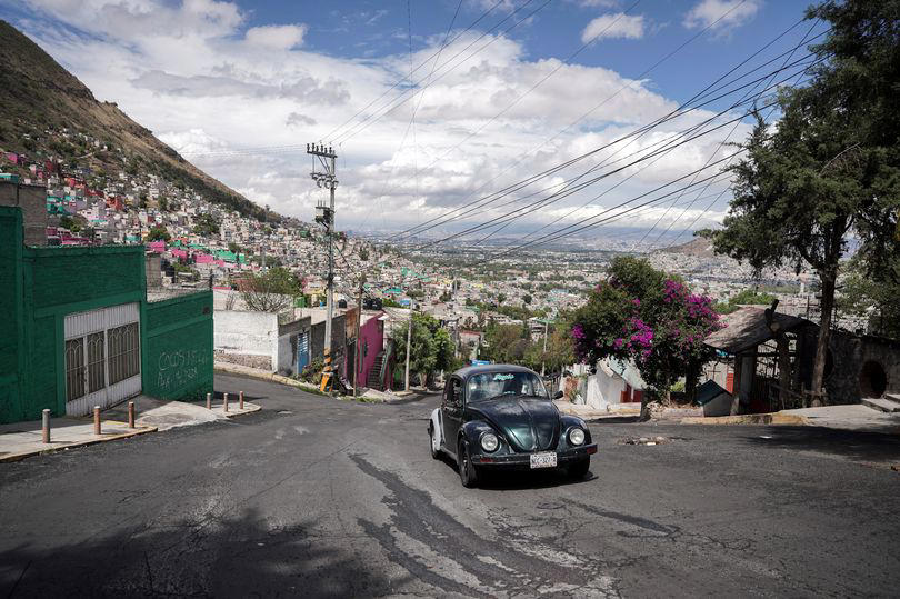 mexico city neighbourhood keeps iconic volkswagen beetle 'the bug' alive
