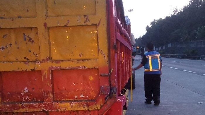 Dibuka KNKT, Ini Alasan Banyak Truk Suka Parkir Di Bahu Jalan Tol