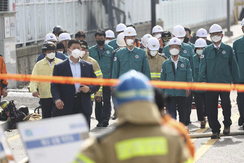 δεκάδες νεκροί ύστερα από μεγάλη φωτιά σε εργοστάσιο στη νότια κορέα