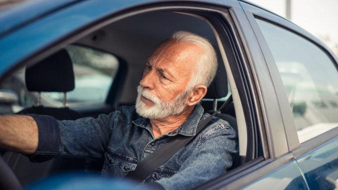 les conducteurs de plus de 70 ans bientôt obligés de repasser le code pour garder leur permis ?