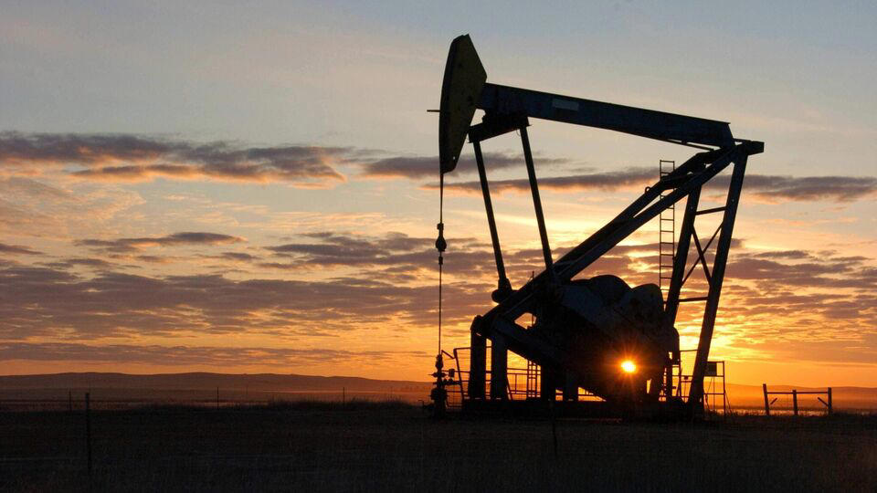 oil rises on stronger dollar and robust fuel demand; brent crude at $85.77/bbl