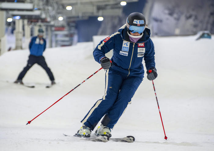 verdensmesteren tilbake på ski etter nytt skademareritt