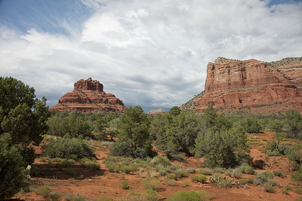 <p>Sedona’s red rock formations and vortex sites attract both adventurers and spiritual seekers. Hiking trails like Cathedral Rock and Devil’s Bridge offer stunning vistas. The area’s off-road jeep tours provide a rugged and fun way to explore. Sedona’s vibrant arts scene and scenic beauty make it a well-rounded destination.</p>