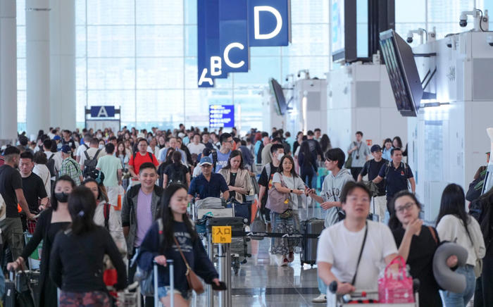 hong kong airport board members pledge to look into chaos after flight display system failure