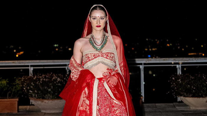 la moda indiana approda a roma: un'arte con radici antiche che passa dal riscatto delle donne