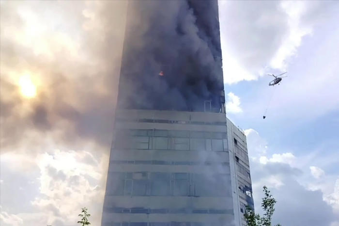 brand i muligt kontor for russisk militærvirksomhed dræber otte