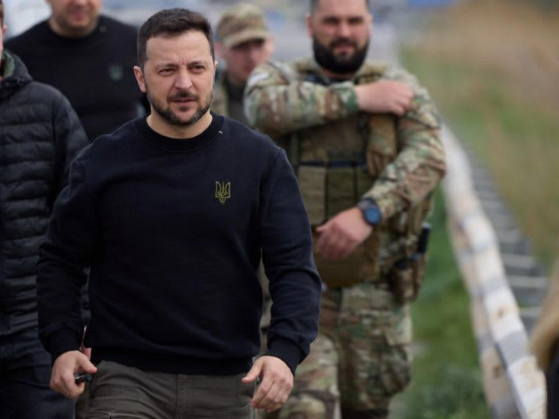 wolodymyr selenskyj news: selenskyj wechselt kommandeur von militäreinheit aus