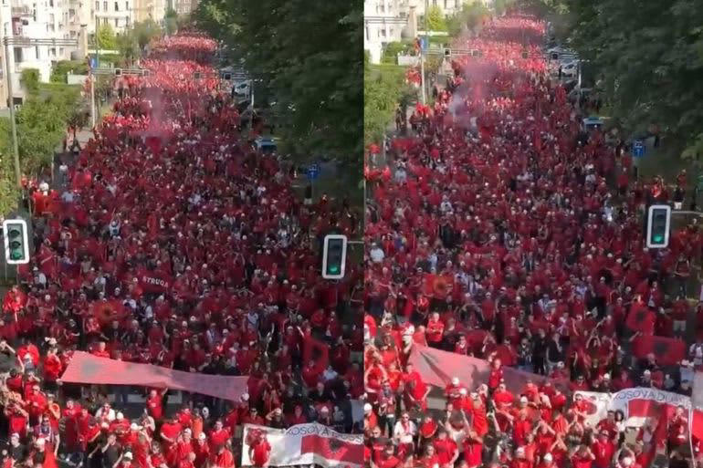 «κόκκινη θάλασσα» στο ντίσελντορφ: οι αλβανοί έχουν κατακλύσει τους δρόμους της πόλης πριν από το παιχνίδι με την ισπανία (vid)