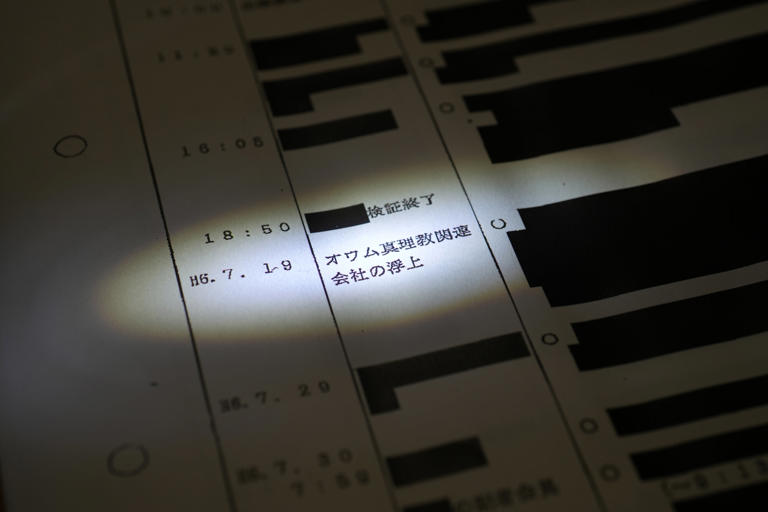 情報開示請求で入手した警察庁内部文書「松本サリン事件の捜査概要」。「オウム真理教関連会社の浮上」と記載されている