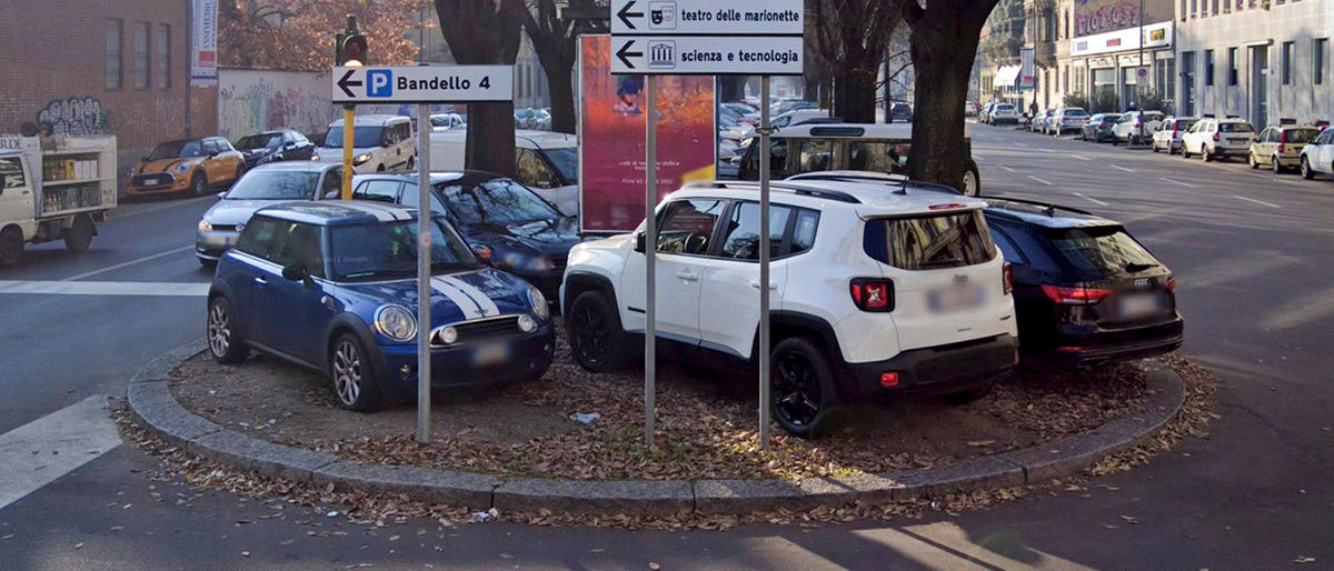 milano, la proposta in discussione: “facciamo pagare di più i parcheggi per suv e grandi berline”