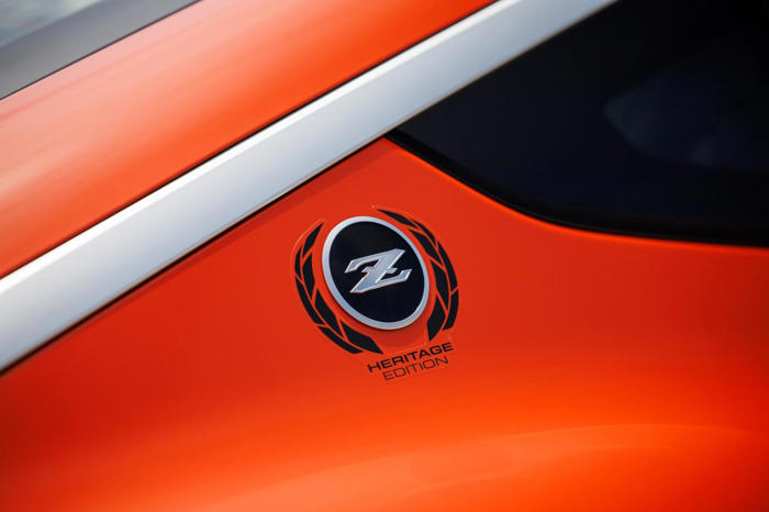 オレンジのボディにブラックのデカールが映える！ 北米日産がz生誕55周年を祝い「ヘリテージエディション」を今夏発売