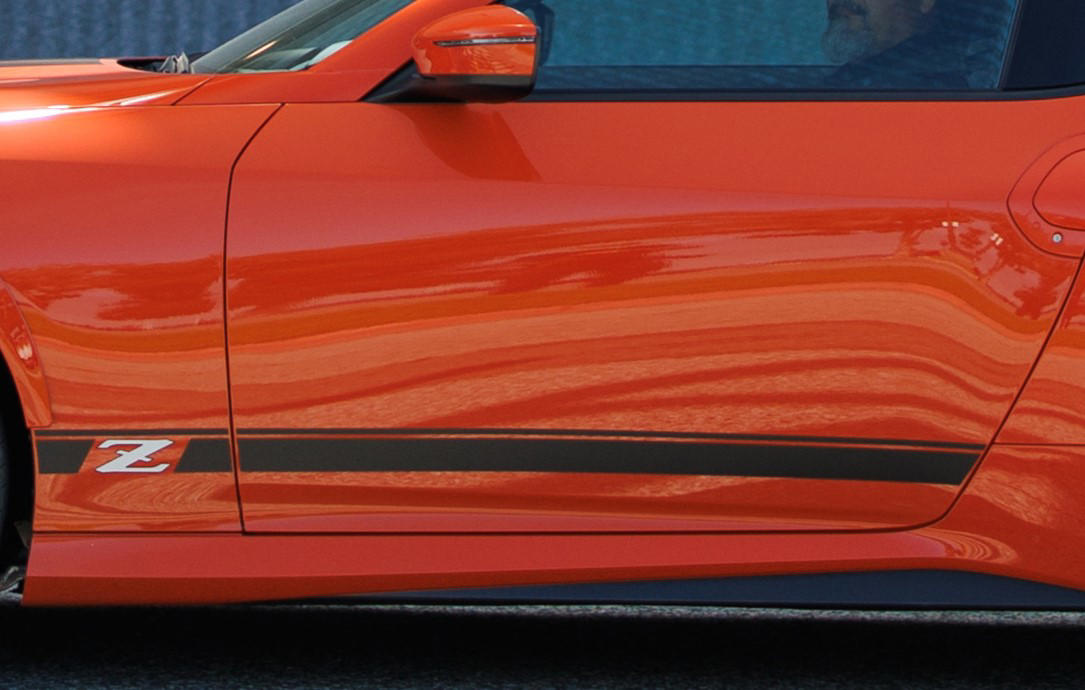 オレンジのボディにブラックのデカールが映える！ 北米日産がz生誕55周年を祝い「ヘリテージエディション」を今夏発売