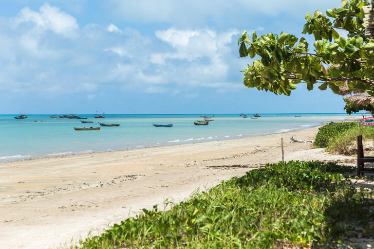 A bela paisagem da praia de Cumuruxatiba, em Prado