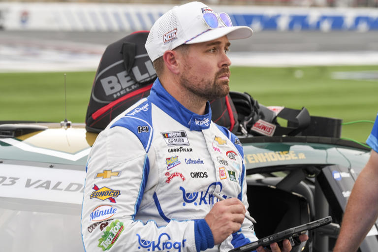 Short tracks providing respite from tough season for Ricky Stenhouse Jr.