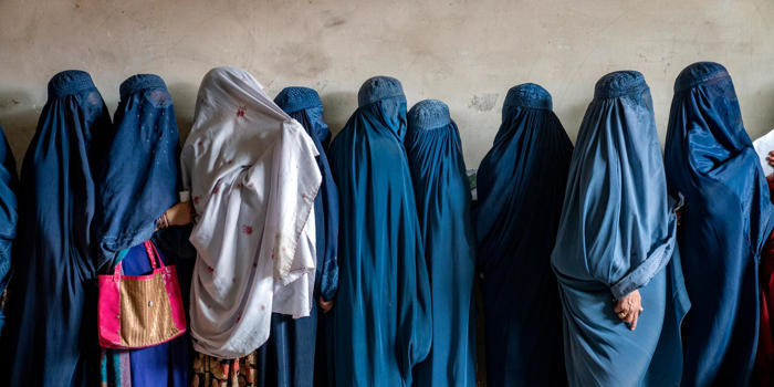 afghanska kvinnor anklagar talibanerna för övergrepp