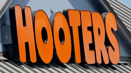Hooters announces closure of 