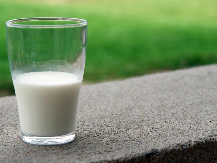 l'ultima follia woke: lo studio per capire se il latte è razzista