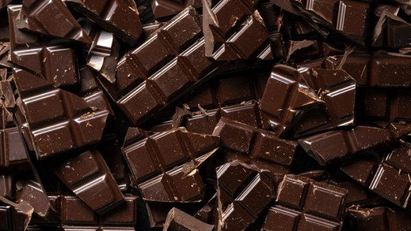 hace frío y comemos chocolate: experta explica cuál es el más sano para el invierno