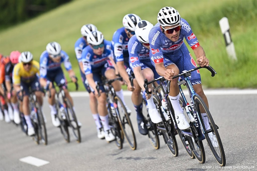 Ploeg Van Der Poel In Het Grijs Tijdens De Tour De France