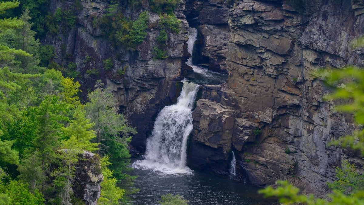 <p>At this location, the quiet Linville River narrows dramatically and then plunges over a high drop and races away through the rugged Linville Gorge. Trails lead the overlooks of the falls and also down to the base, appropriately named Plunge Basin.</p>
