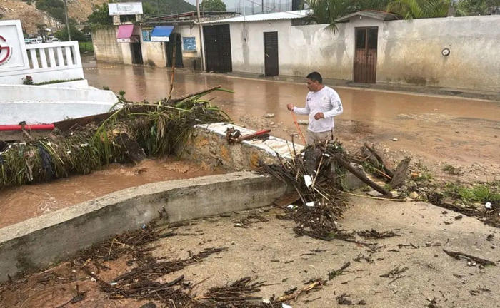 lluvias desbordan canal de desagüe e inundan 25 viviendas en comitán de domínguez, chiapas