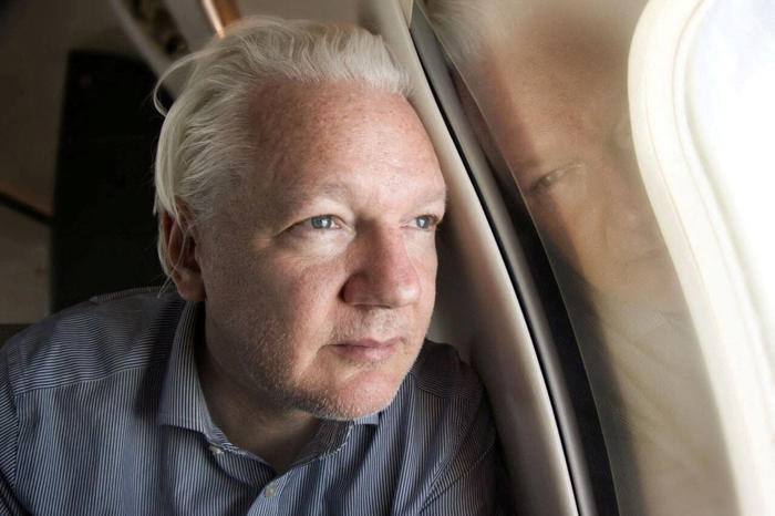 ¿quién es julian assange? esta es su historia y lo que hizo